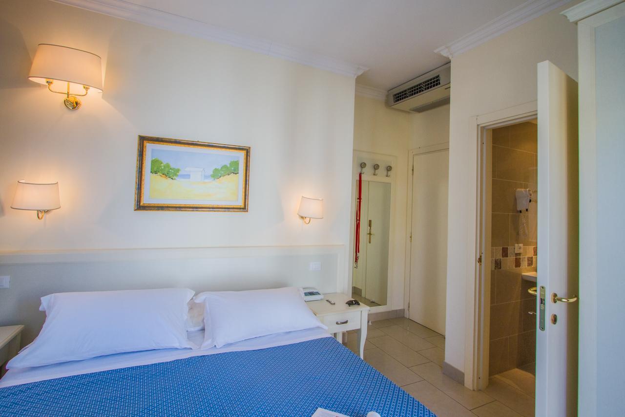 Hotel Nelson Riccione Esterno foto