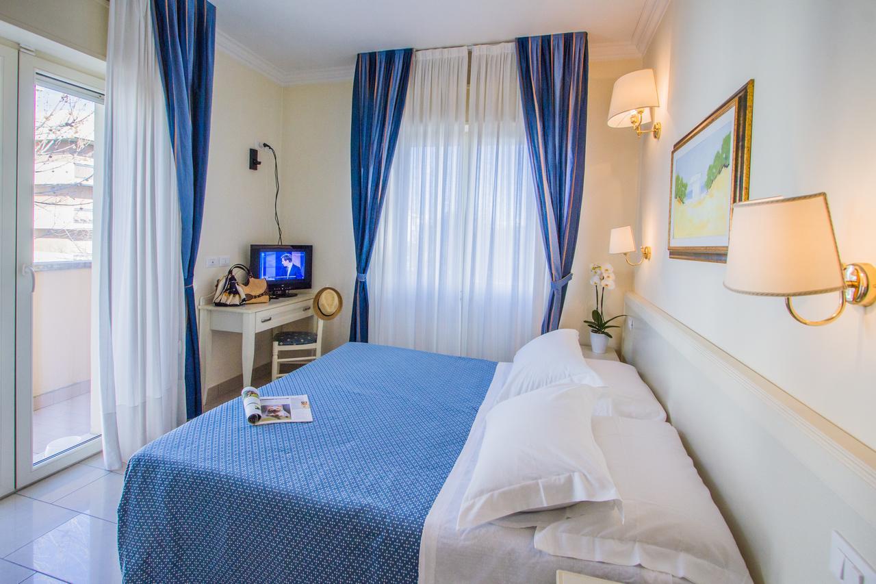 Hotel Nelson Riccione Esterno foto